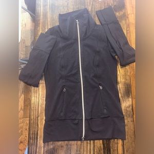 Lululemon jacket size 6